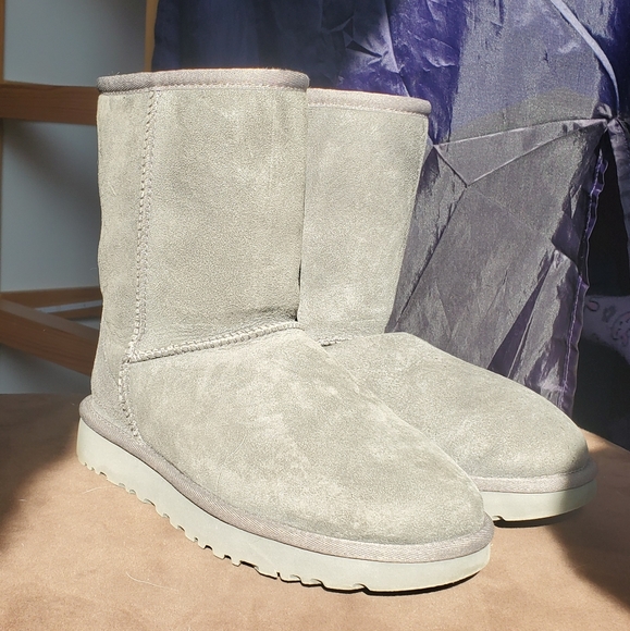 Ugg Classic Gray Boots - Picture 5 of 9